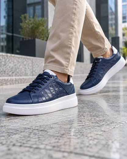 Zapatilla Yaku de cuero azul, para hombre.